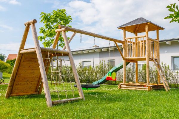 Rundholzspielplatz 03